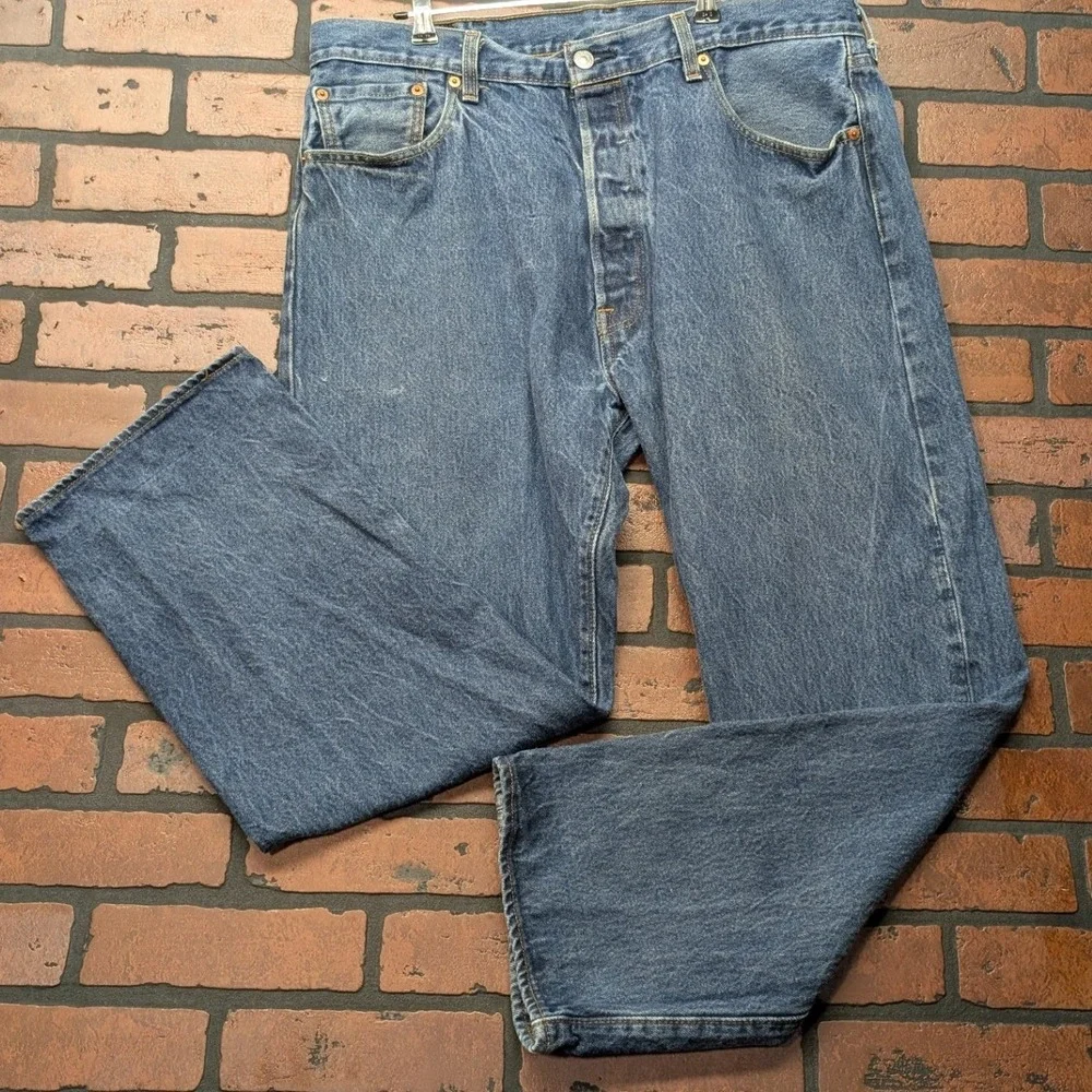 Levi's Men's 501 Straight Leg Jeans 40x30‎ Medium Wash Button Fly Classic Denim